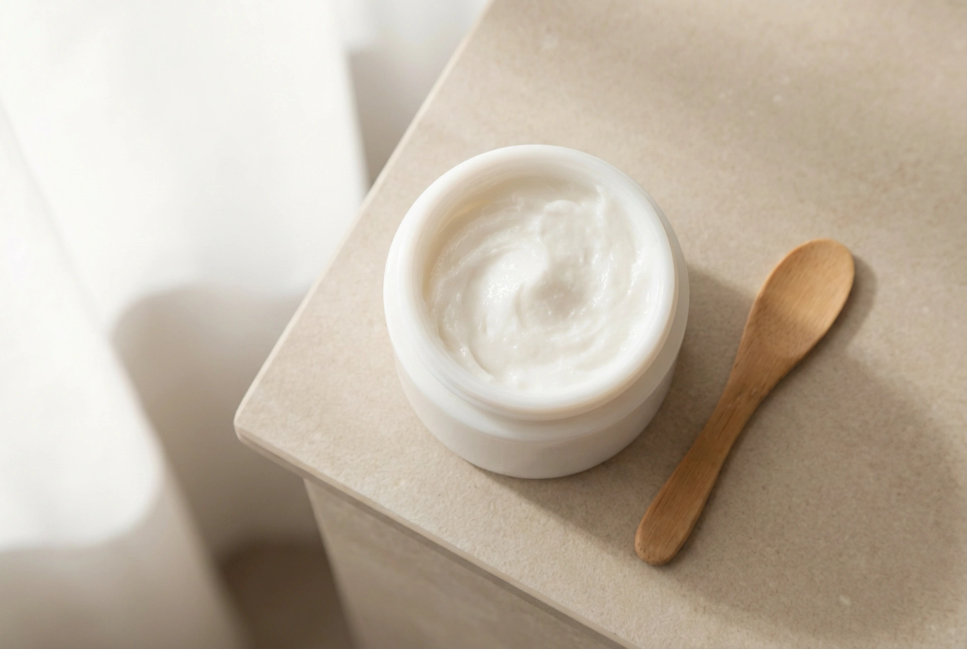 Fuktighetsgivende antirynkekrem: hvordan velge og bruke den daglig