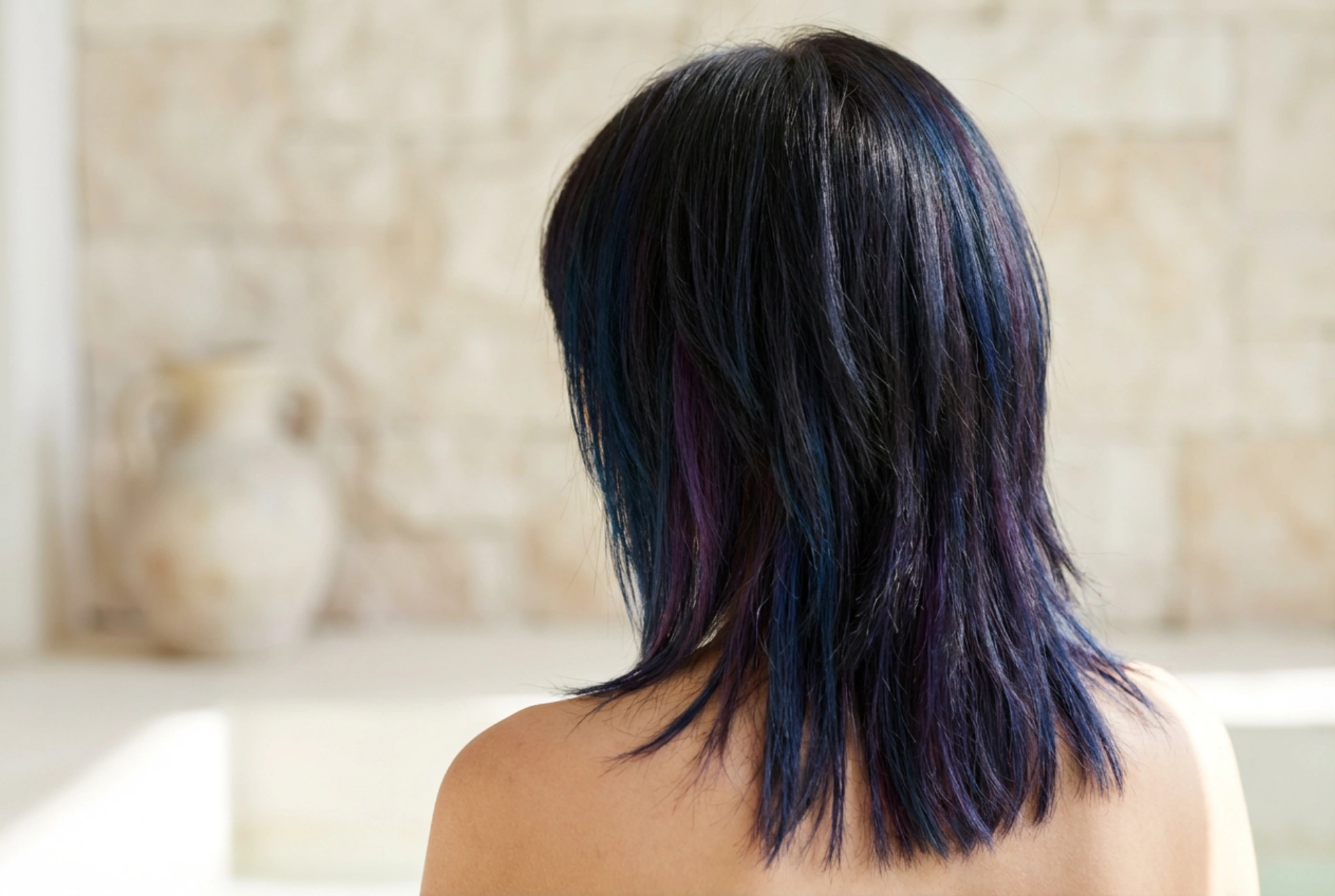 Emo-frisyre for kvinner: Oppklippet hår, styling og fargepleie