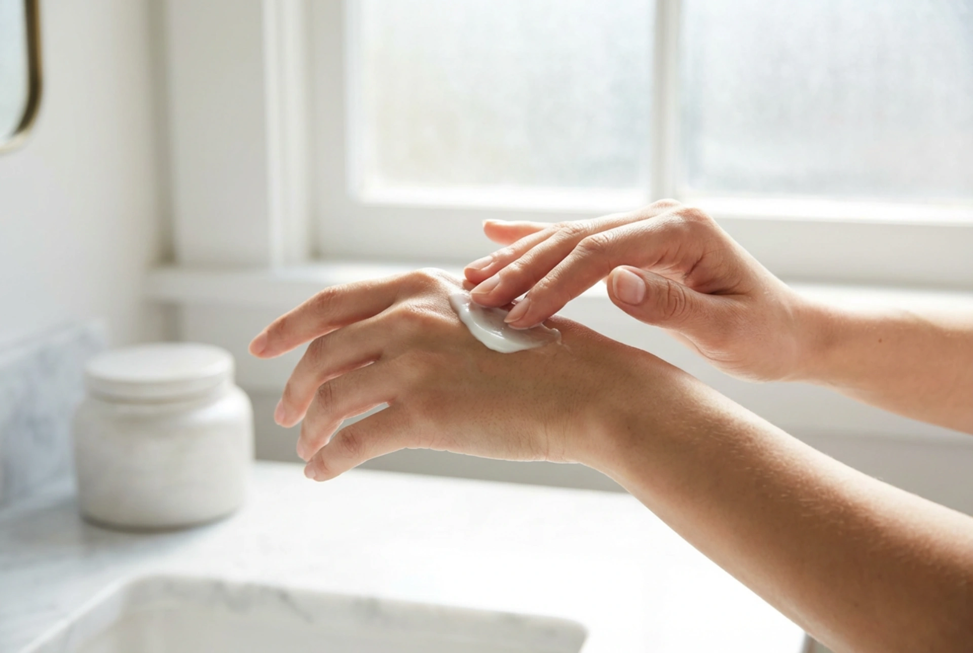 Dypt fuktighetsgivende krem: Gjenoppbygging av barrieren steg for steg i hjemmepleien