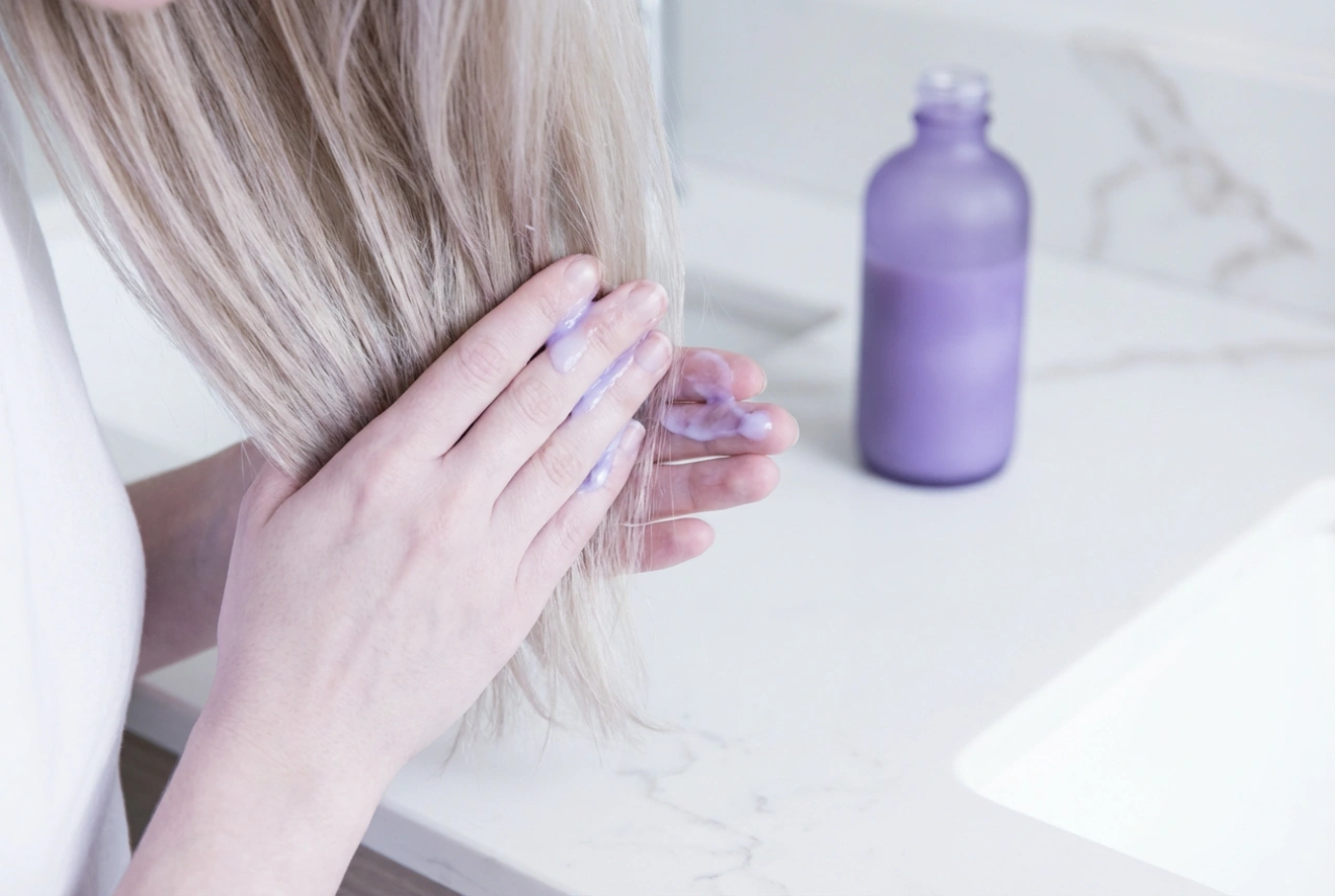 Lilla balsam: nøytralisering av gule toner trinn for trinn