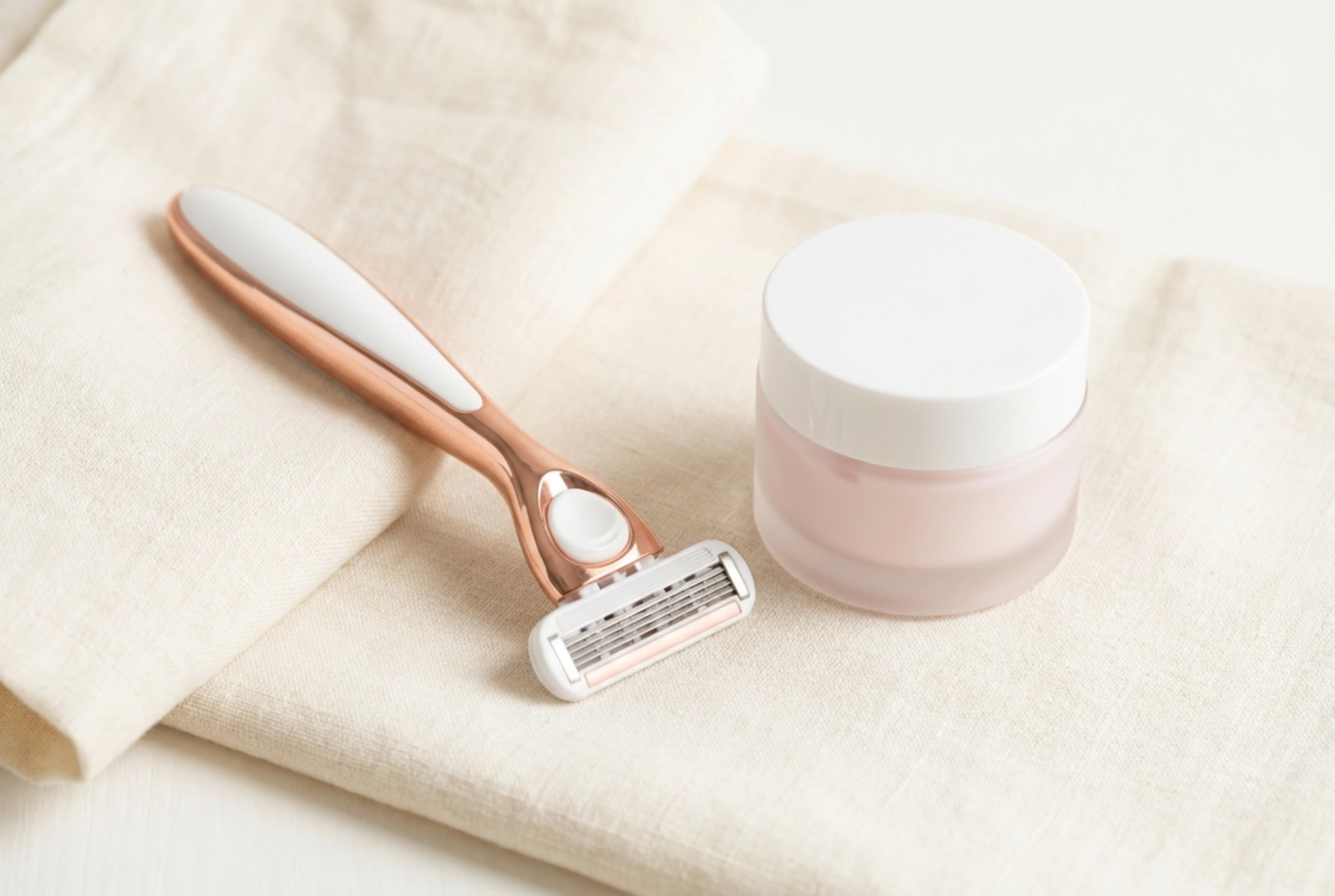 Barberhøvel for kvinner: Blader, teknikk og hudpleie