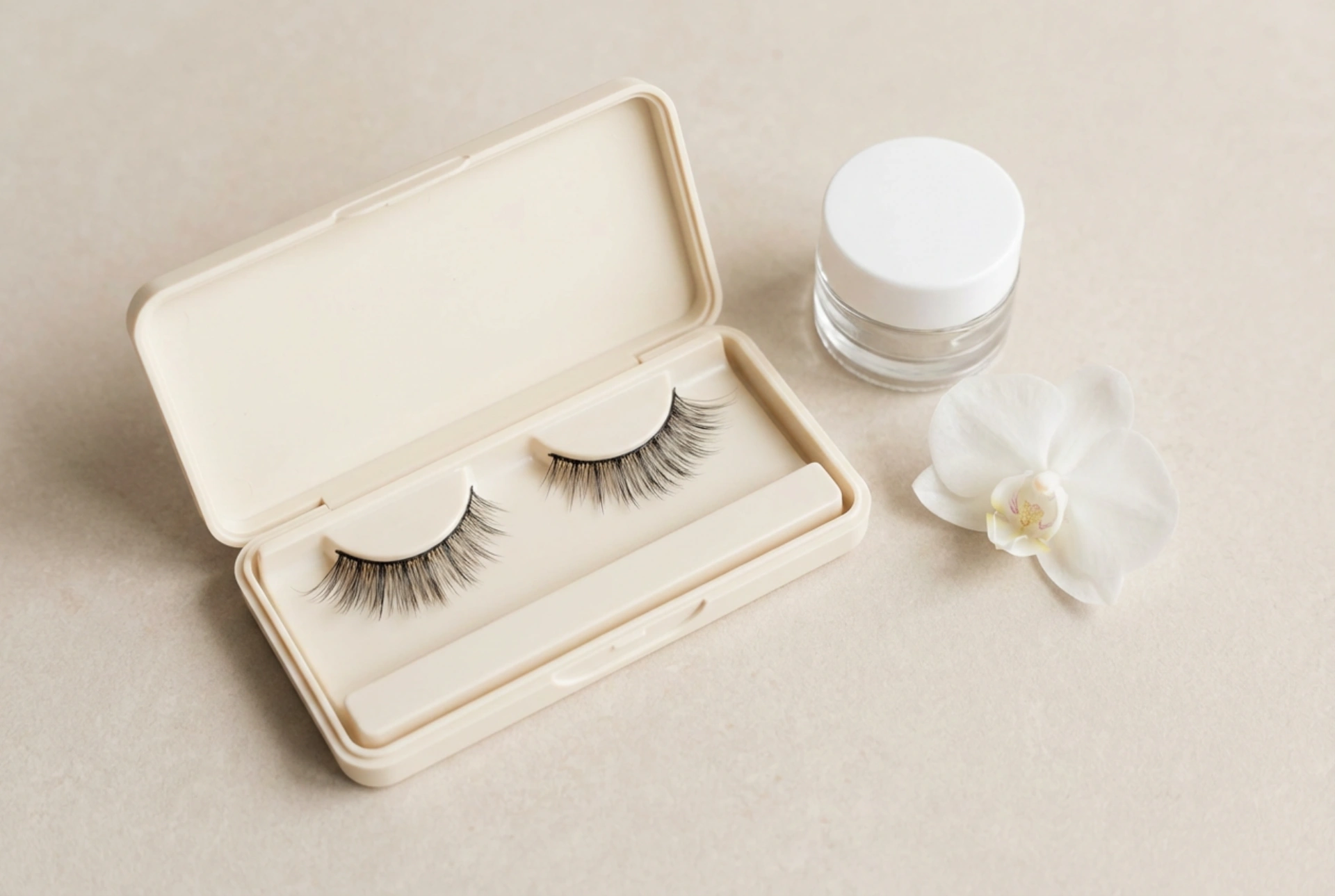 Magnetiske vipper uten eyeliner: tilpasning og pleie etter bruk