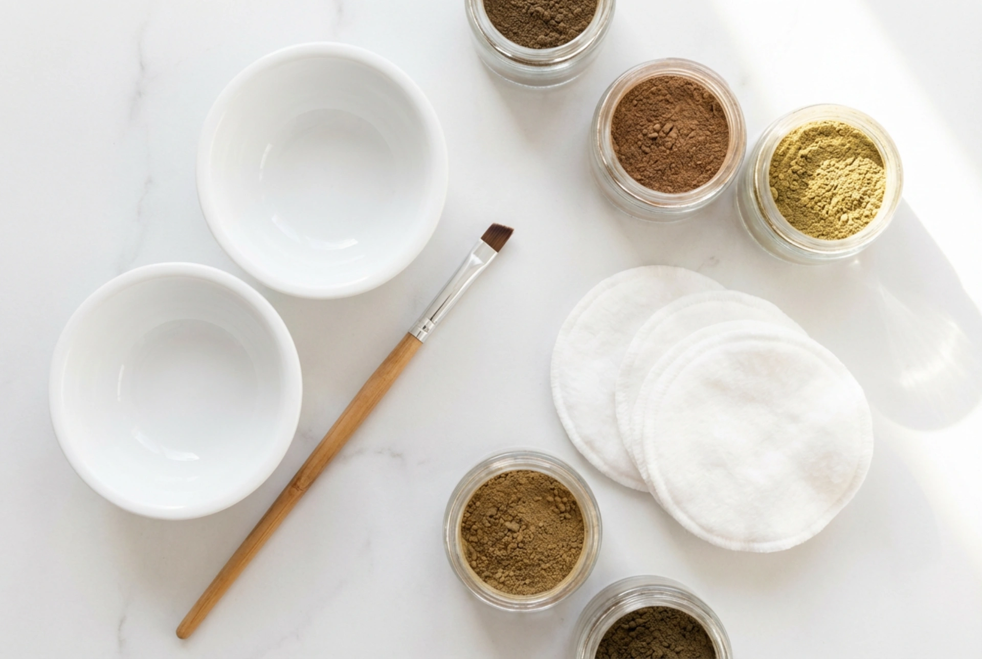 Øyenbrynshenna hjemme: sett, forberedelse av huden og påføringsteknikk