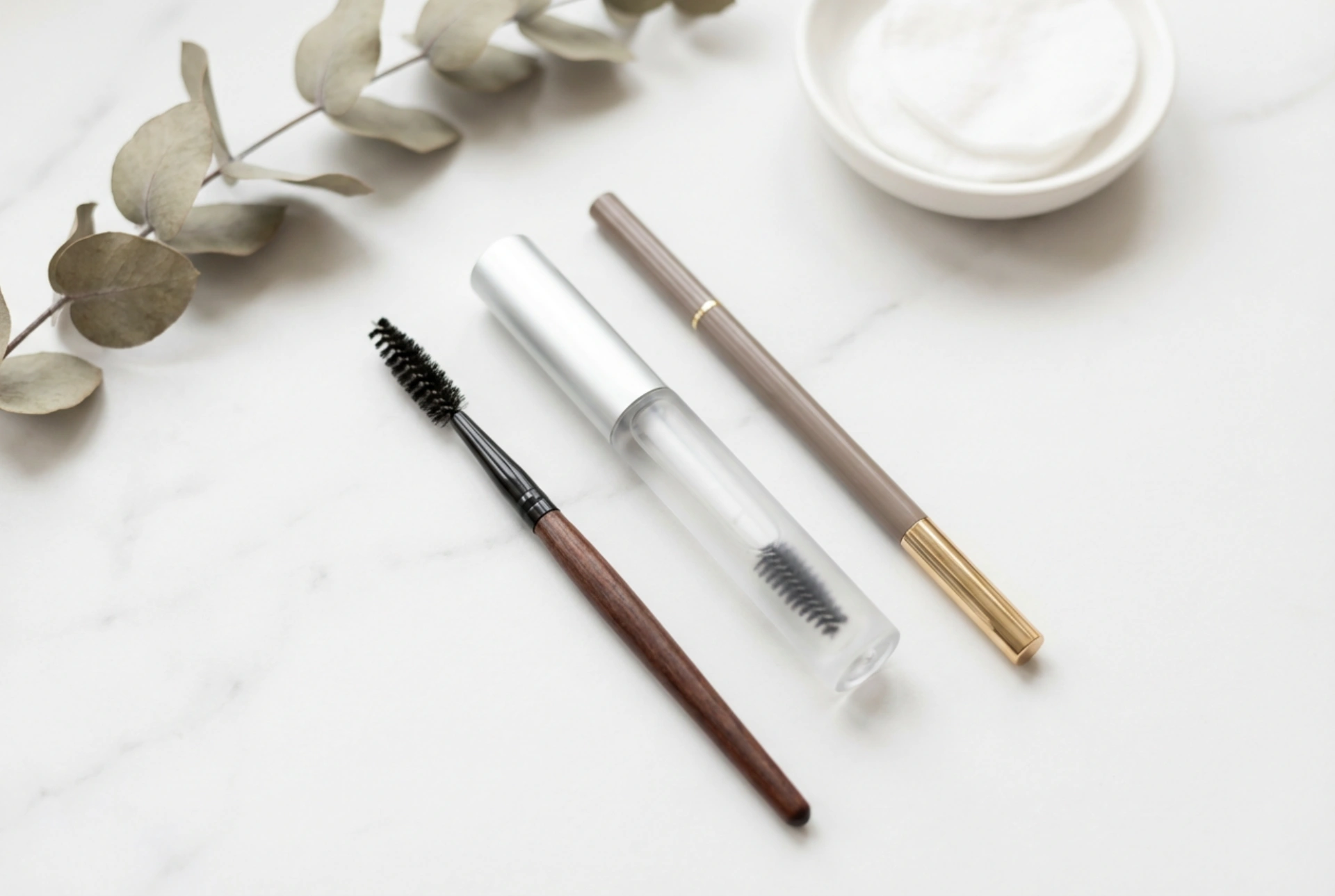 Naturlige bryn: Teknikker for et subtilt og velstelt utseende